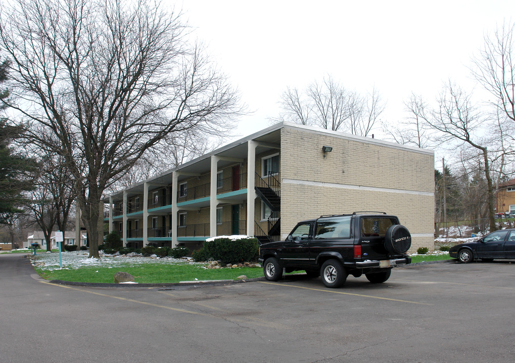 Bai Park Apartments in Cuyahoga Falls, OH - Building Photo