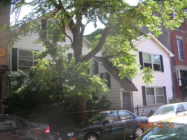 231 W Menomonee St, Unit 2R in Chicago, IL - Building Photo - Building Photo