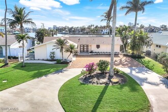 232 Conners Ave in Naples, FL - Building Photo - Building Photo