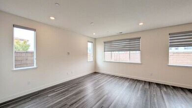 4456 Tucker Dr in Folsom, CA - Foto de edificio - Building Photo