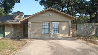9405 Newberry Dr in Austin, TX - Building Photo