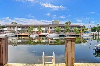 16500 NE 27th Ave in North Miami Beach, FL - Building Photo - Building Photo
