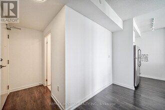 66 Forest Manor Rd in Toronto, ON - Building Photo - Building Photo