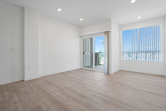 8802 Van Nuys Blvd in Panorama City, CA - Building Photo - Building Photo