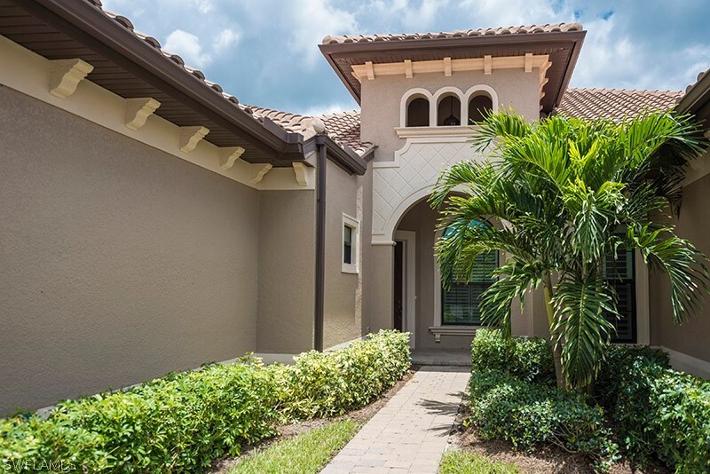 6564 Roma Way in Naples, FL - Building Photo