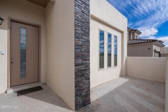 252 Emerald Sun Dr in Horizon City, TX - Building Photo - Building Photo