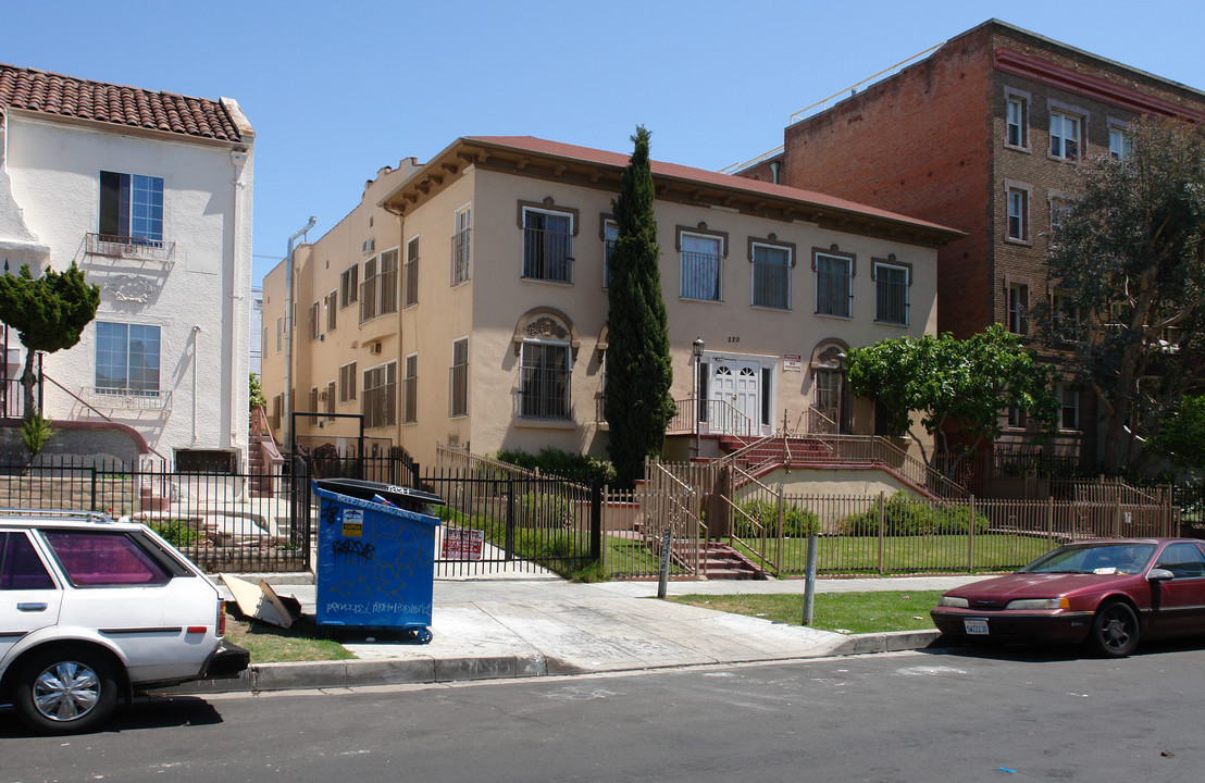 220 S Berendo St in Los Angeles, CA - Building Photo