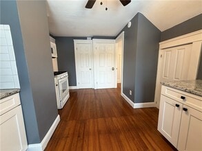 87 Bentley St in East Providence, RI - Foto de edificio - Building Photo