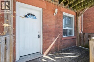 352 Duke St W in Kitchener, ON - Building Photo - Building Photo