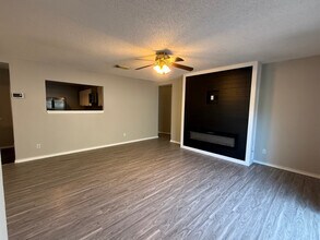 8343 Morning Grove in Converse, TX - Foto de edificio - Building Photo