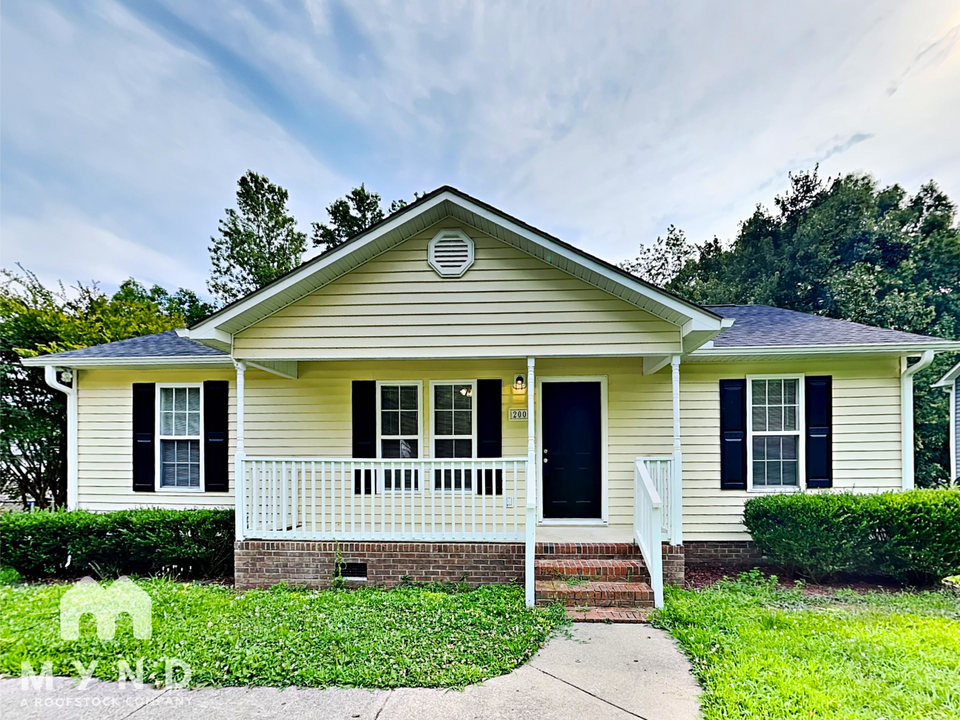 200 Dulcimer Ln in Zebulon, NC - Building Photo