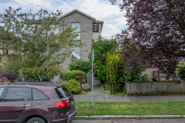 Grandview Place Condos in Everett, WA - Building Photo - Building Photo