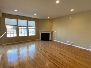 10S417 Carrington Cir in Burr Ridge, IL - Building Photo - Building Photo