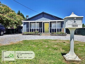 1824 Heller Ln in Redding, CA - Building Photo