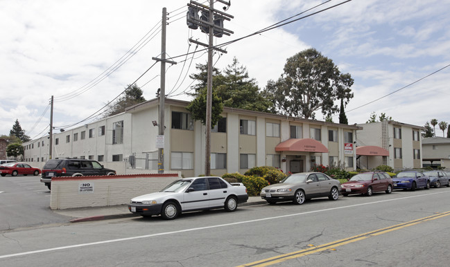 Kentwood Apartments in San Leandro, CA - Building Photo - Building Photo