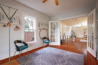 108 W 10th 1/2 St in Houston, TX - Building Photo - Building Photo