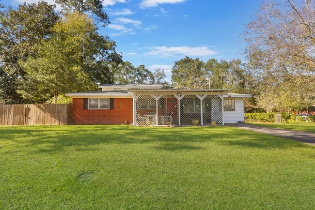 property at 948 7 Oaks Rd