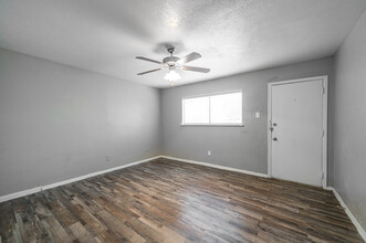 Cantera Apartment Homes in Carrollton, TX - Foto de edificio - Interior Photo