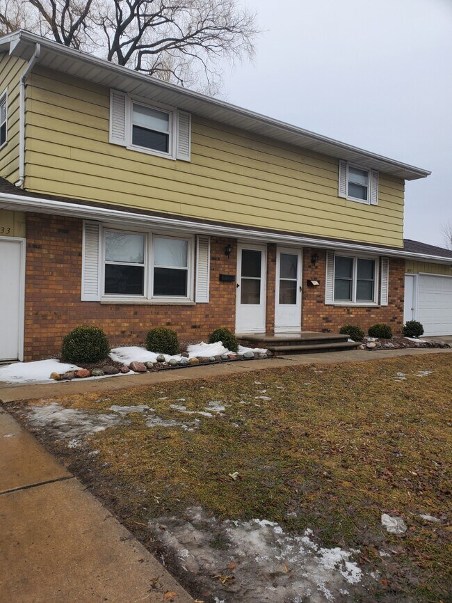 1833 12th Ave Rentals in Green Bay, WI