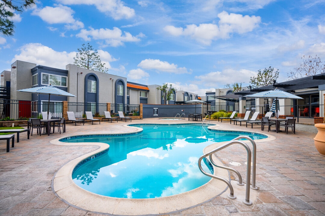 Sherwood Apartments in Bellflower, CA - Foto de edificio