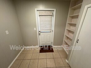 1592 W Crestwood Dr in Memphis, TN - Foto de edificio - Building Photo