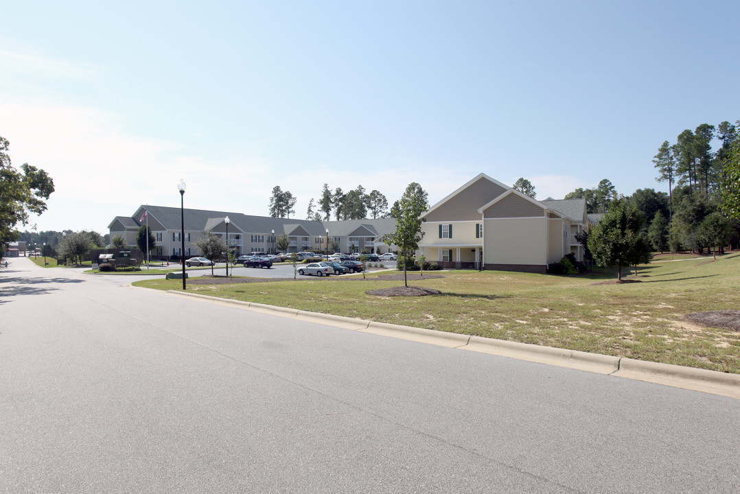 Pineridge Manor Apartments in Hope Mills, NC - Building Photo