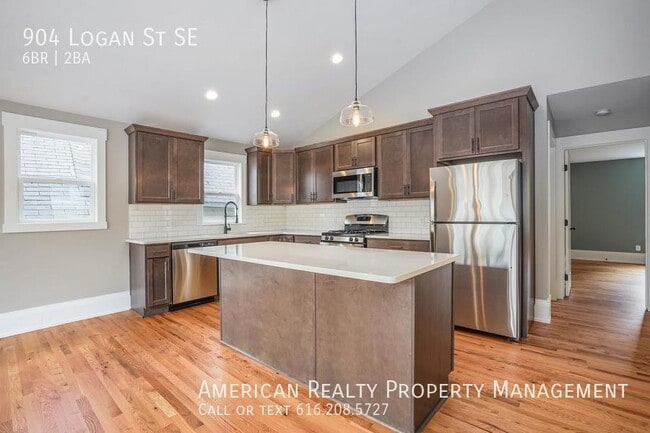 904 Logan St SE in Grand Rapids, MI - Building Photo - Building Photo