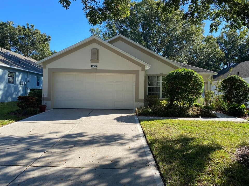 3805 Doune Way in Clermont, FL - Building Photo