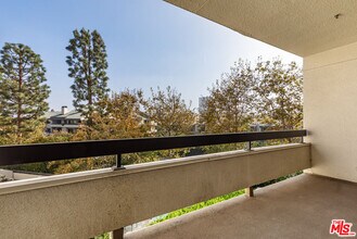 2102 Century Park Ln in Los Angeles, CA - Building Photo - Building Photo