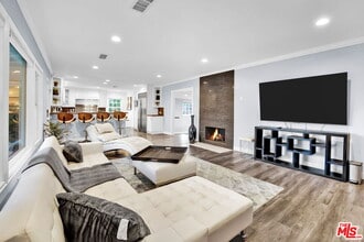 8345 White Oak Ave in Los Angeles, CA - Building Photo - Building Photo