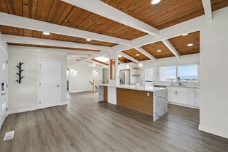 3151 Crestmoor Dr in San Bruno, CA - Building Photo - Building Photo
