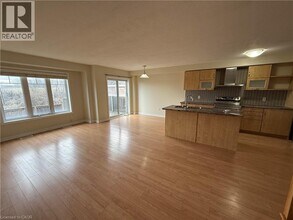 148 Crafter Cres in Hamilton, ON - Building Photo - Building Photo