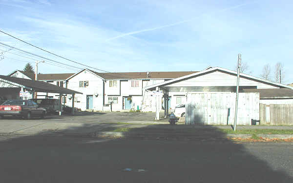 341 W Elizabeth St in Monroe, WA - Building Photo