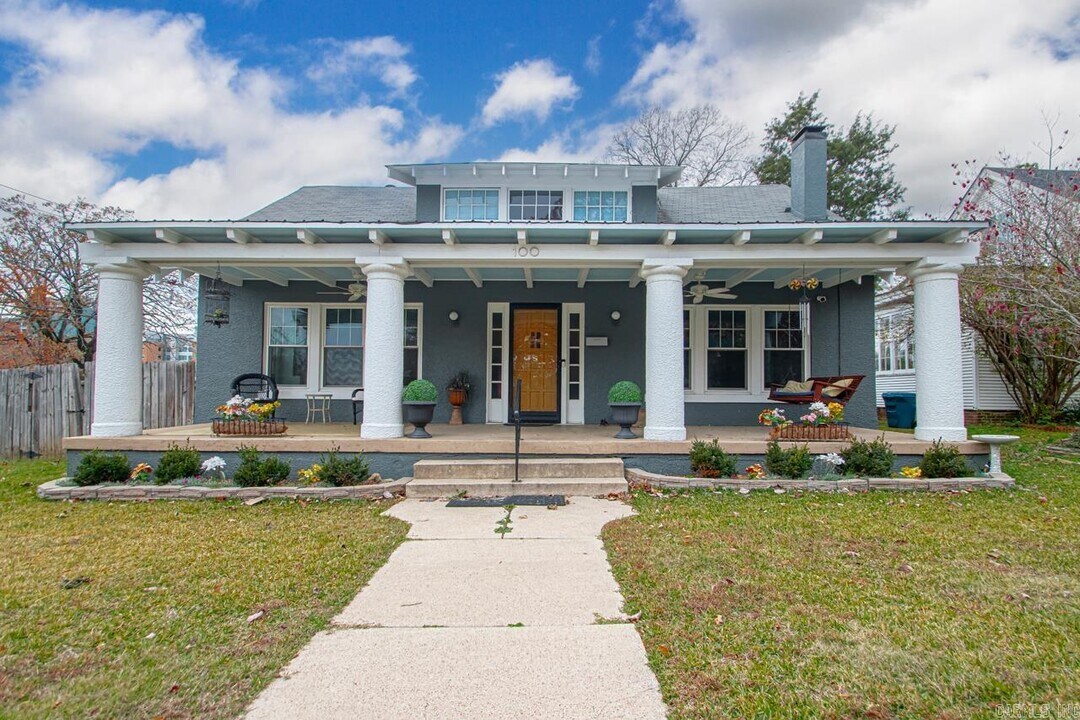 100 Colonial Ct in Little Rock, AR - Building Photo