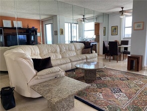 1010 S Ocean Blvd in Pompano Beach, FL - Building Photo - Building Photo