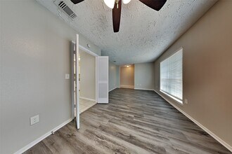 13414 Tara Oak Dr in Houston, TX - Building Photo - Building Photo