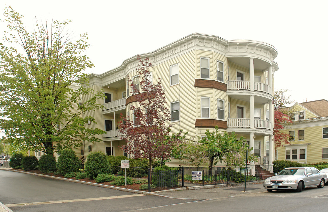 394 Notre Dame Ave in Manchester, NH - Building Photo