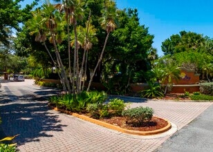 Sunset Bay Apartments in Merritt Island, FL - Building Photo - Building Photo