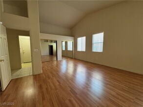 1323 Dream Valley St in Henderson, NV - Building Photo - Building Photo