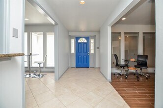 1702 Cherry Bend Dr in Houston, TX - Building Photo - Building Photo