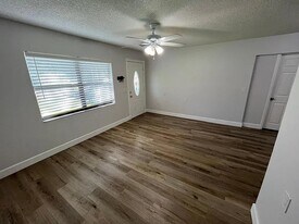 6562 Redwood Oaks Dr in Orlando, FL - Building Photo
