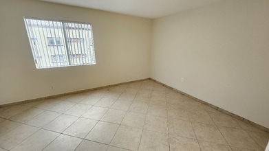 5541 Fulcher Ave in Los Angeles, CA - Building Photo - Building Photo