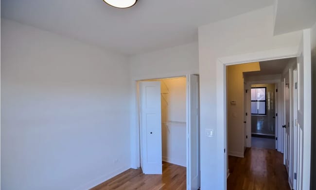 2209 W Eastwood Ave, Unit 2N in Chicago, IL - Foto de edificio - Building Photo