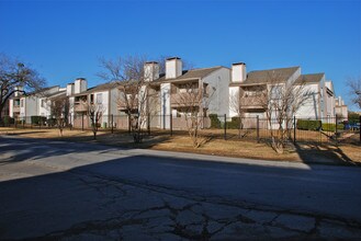 The Ivy Apartments in Dallas, TX - Building Photo - Building Photo