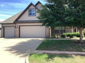 11312 NW 104th St in Yukon, OK - Building Photo