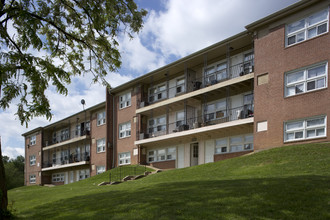 Sinai Ridge Apartments and Townhomes in Baltimore, MD - Foto de edificio - Building Photo