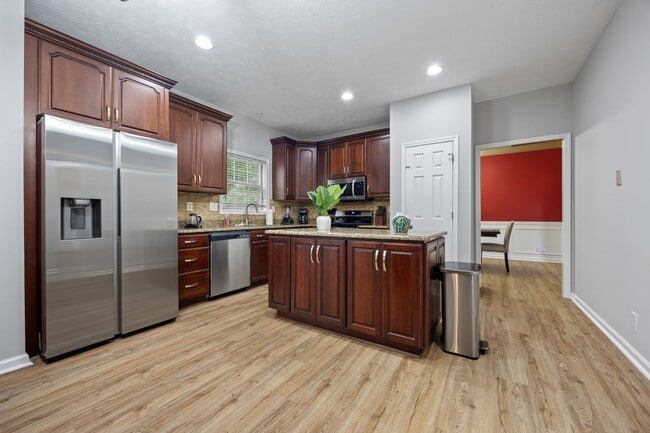 350 Saddle Bridge Dr in Alpharetta, GA - Building Photo - Building Photo