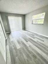 Canterbury Place Apartments in Vero Beach, FL - Building Photo - Building Photo