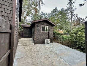 25165 Cedar St in Idyllwild, CA - Building Photo - Building Photo