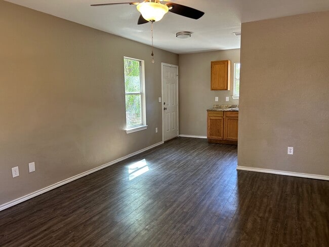 434 S Nixon St in Nash, TX - Building Photo - Building Photo